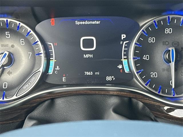 Photo of 2024 Diamond Black Chrysler Pacifica