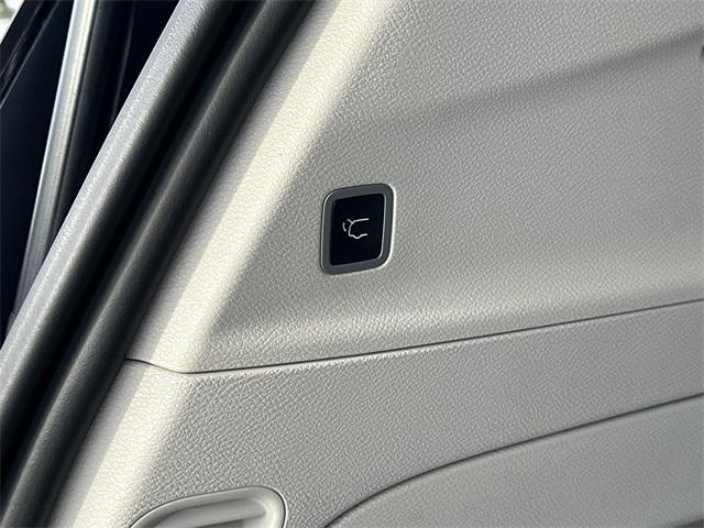 Photo of 2024 Diamond Black Chrysler Pacifica