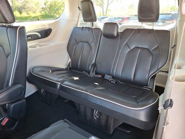 Photo of 2023 Bright White Clearcoat Chrysler Pacifica