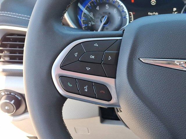 Photo of 2023 Bright White Clearcoat Chrysler Pacifica