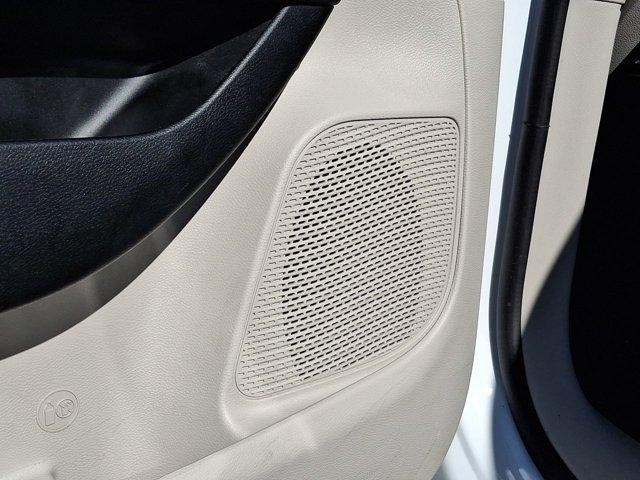 Photo of 2023 Bright White Clearcoat Chrysler Pacifica