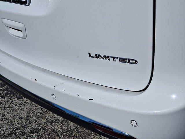 Photo of 2023 Bright White Clearcoat Chrysler Pacifica