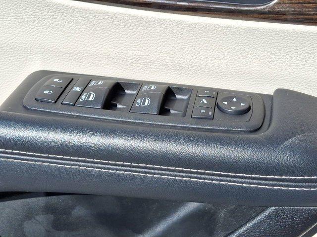 Photo of 2023 Bright White Clearcoat Chrysler Pacifica