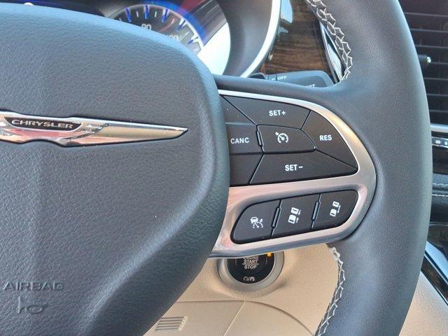 Photo of 2023 Bright White Clearcoat Chrysler Pacifica