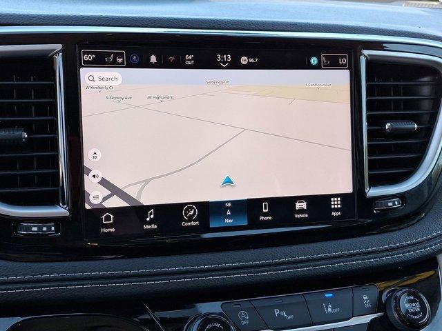 Photo of 2023 Bright White Clearcoat Chrysler Pacifica