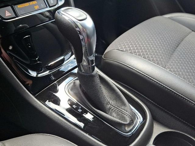 Photo of 2022 Summit White Buick Encore