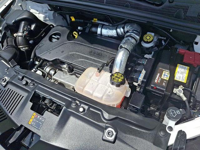Photo of 2022 Summit White Buick Encore