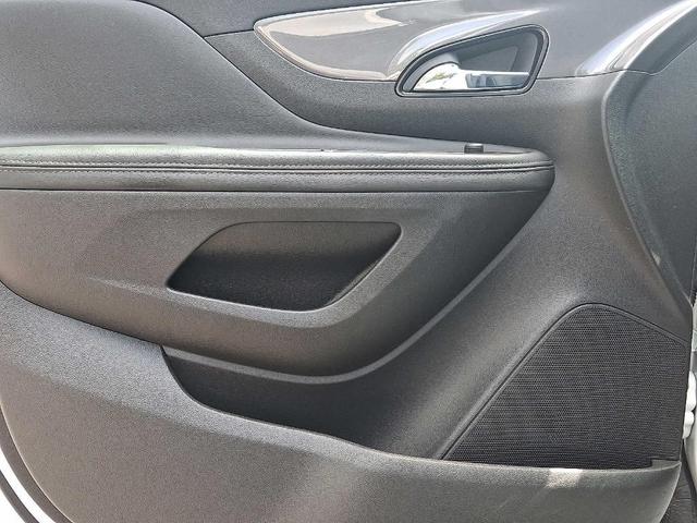 Photo of 2022 Summit White Buick Encore