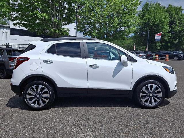 Photo of 2022 Summit White Buick Encore