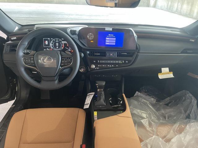 Photo of 2025 Sunlit Green Lexus ES 350