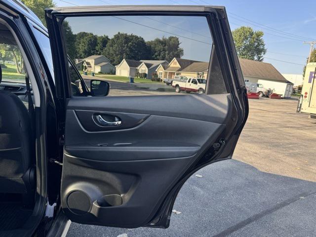Photo of 2018 Magnetic Black Nissan Rogue