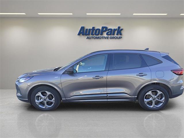 Photo of 2023 Carbonized Gray Metallic Ford Escape