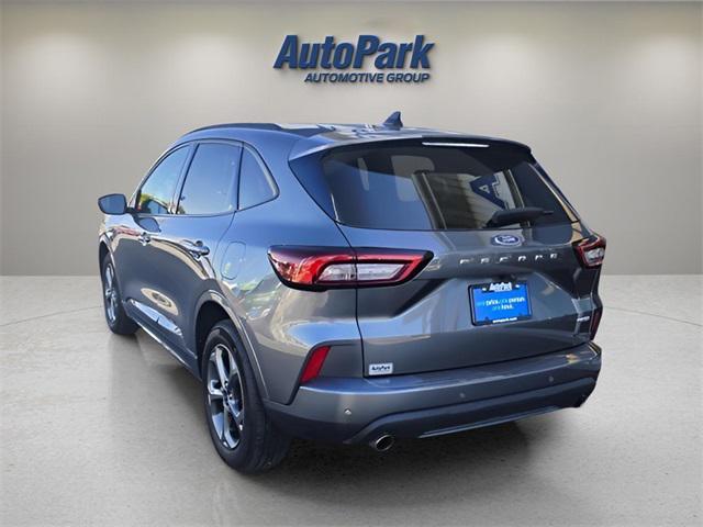 Photo of 2023 Carbonized Gray Metallic Ford Escape