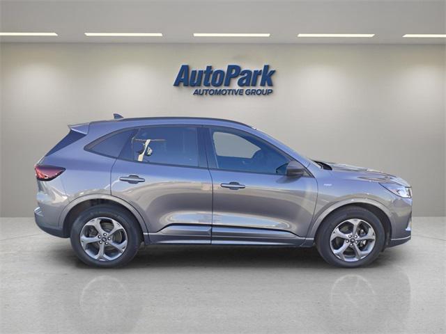 Photo of 2023 Carbonized Gray Metallic Ford Escape