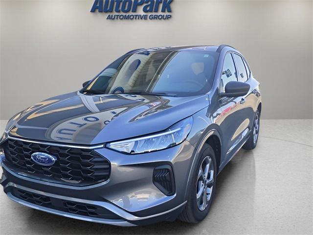 Photo of 2023 Carbonized Gray Metallic Ford Escape