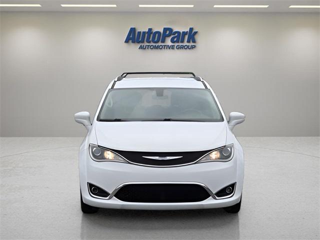 Photo of 2018 Bright White Clearcoat Chrysler Pacifica