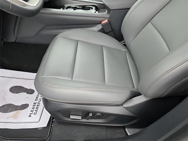 Photo of 2025 Space White Metallic Ford Explorer