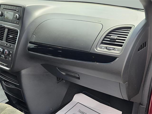 Photo of 2017 Octane Red Pearlcoat Dodge Grand Caravan