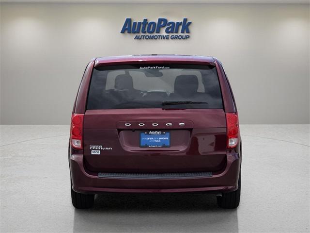 Photo of 2017 Octane Red Pearlcoat Dodge Grand Caravan