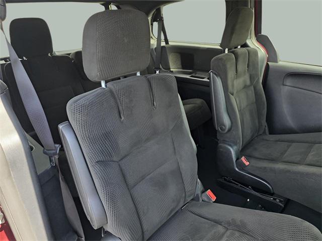 Photo of 2017 Octane Red Pearlcoat Dodge Grand Caravan