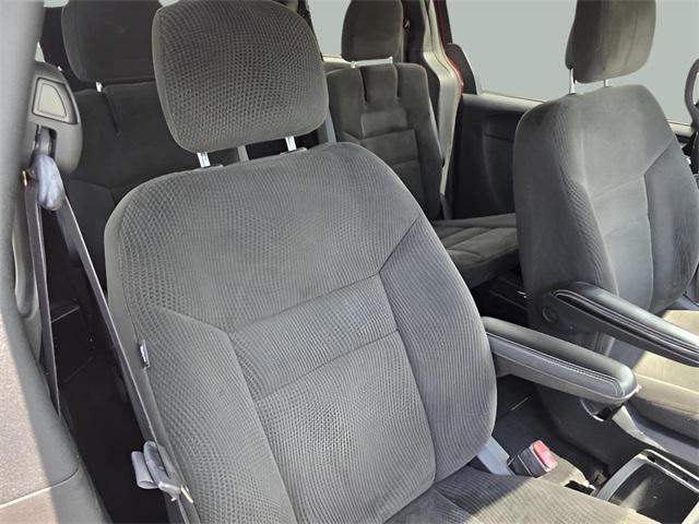 Photo of 2017 Octane Red Pearlcoat Dodge Grand Caravan