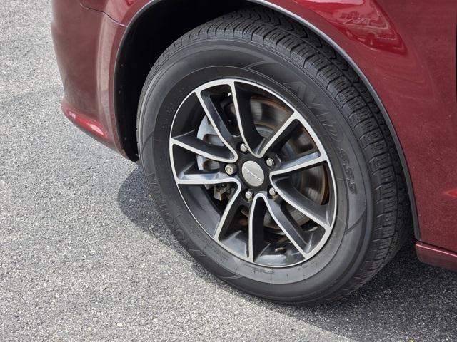 Photo of 2017 Octane Red Pearlcoat Dodge Grand Caravan