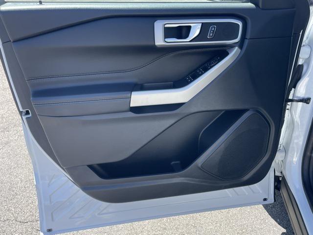 Photo of 2022 Oxford White Ford Explorer