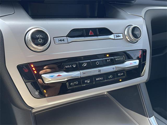 Photo of 2022 Oxford White Ford Explorer
