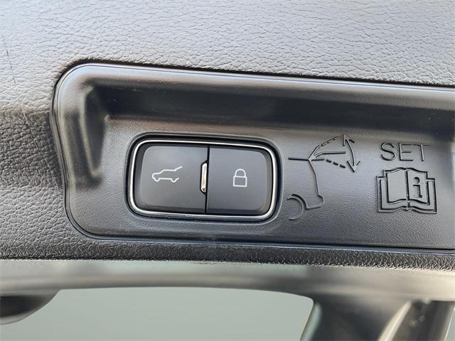 Photo of 2022 Oxford White Ford Explorer