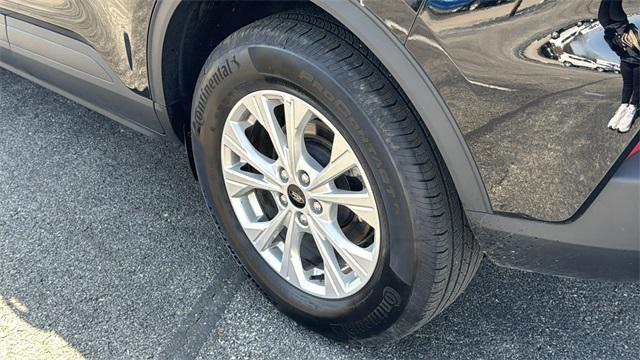 Photo of 2024 Agate Black Metallic Ford Escape