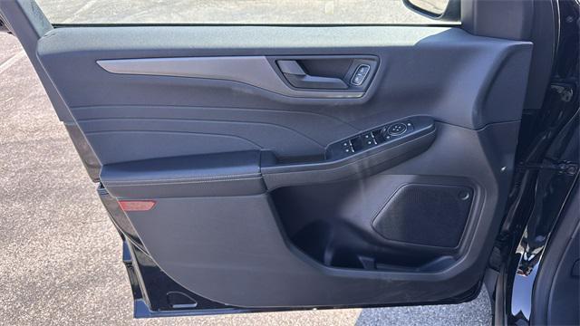 Photo of 2024 Agate Black Metallic Ford Escape