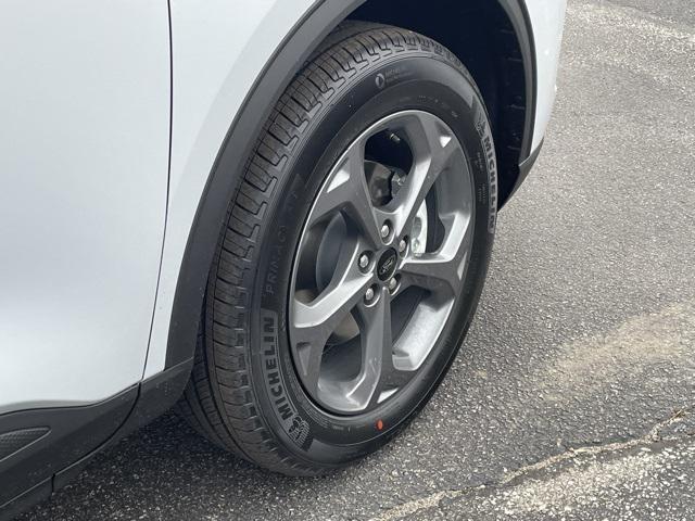 Photo of 2025 Space Silver Metallic Ford Escape