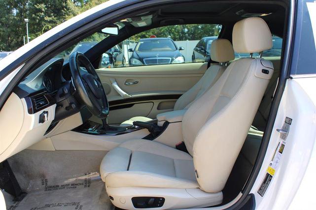 Photo of 2013 Mineral White Metallic BMW 335