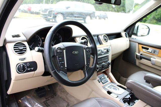 Photo of 2015 Tan Land Rover LR4