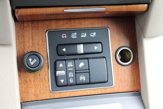 Photo of 2015 Tan Land Rover LR4
