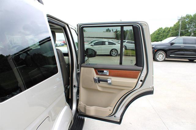 Photo of 2015 Tan Land Rover LR4