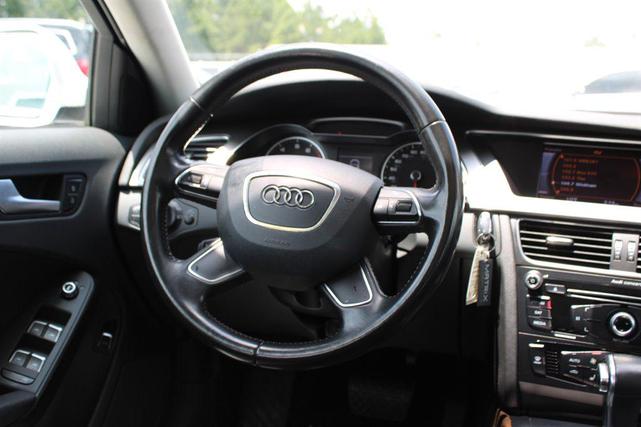 Photo of 2013 White Audi allroad