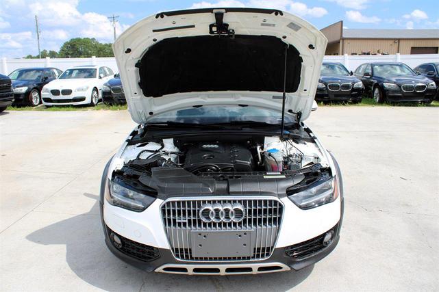 Photo of 2013 White Audi allroad