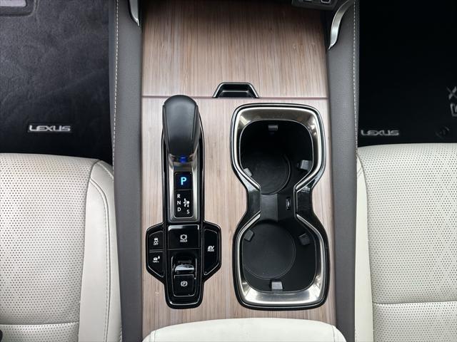 Photo of 2024 Eminent White Pearl Lexus RX 350