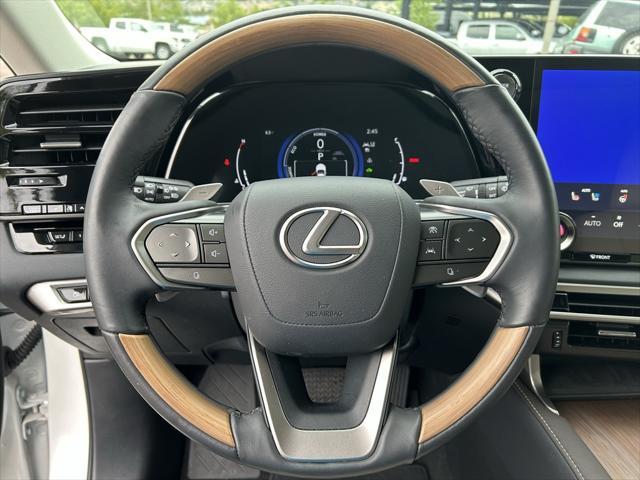 Photo of 2024 Eminent White Pearl Lexus RX 350