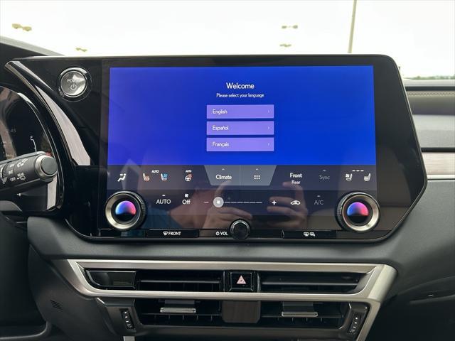 Photo of 2024 Eminent White Pearl Lexus RX 350