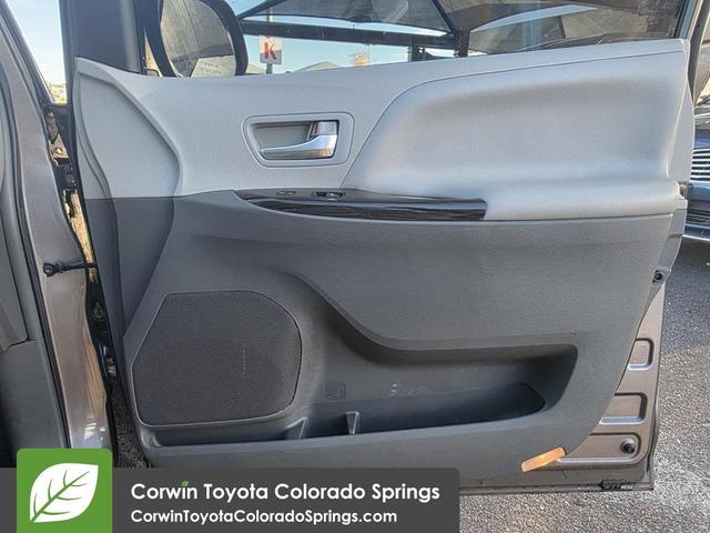 Photo of 2019 Predawn Gray Mica Toyota Sienna
