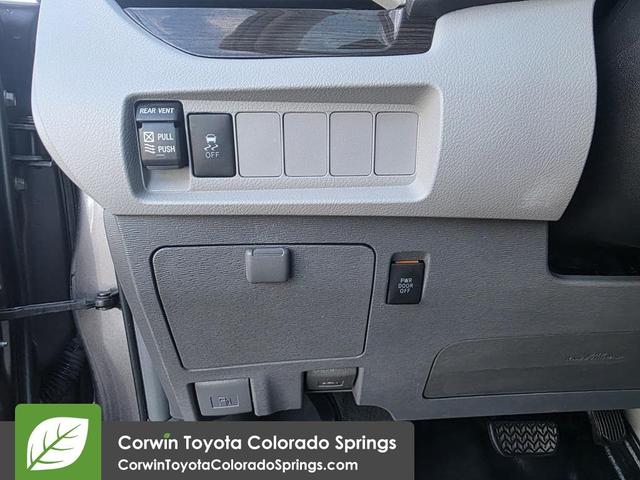 Photo of 2019 Predawn Gray Mica Toyota Sienna