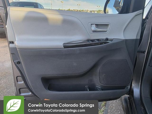 Photo of 2019 Predawn Gray Mica Toyota Sienna