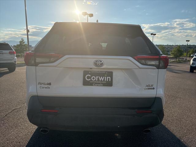 Photo of 2020 Super White Toyota RAV4 Hybrid