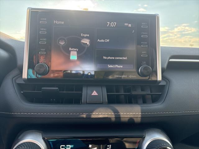 Photo of 2020 Super White Toyota RAV4 Hybrid