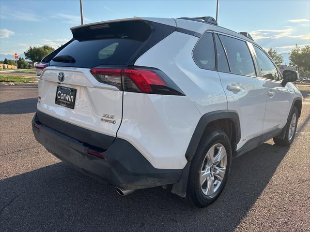 Photo of 2020 Super White Toyota RAV4 Hybrid
