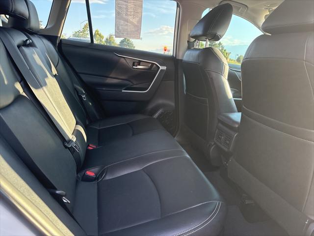 Photo of 2020 Super White Toyota RAV4 Hybrid