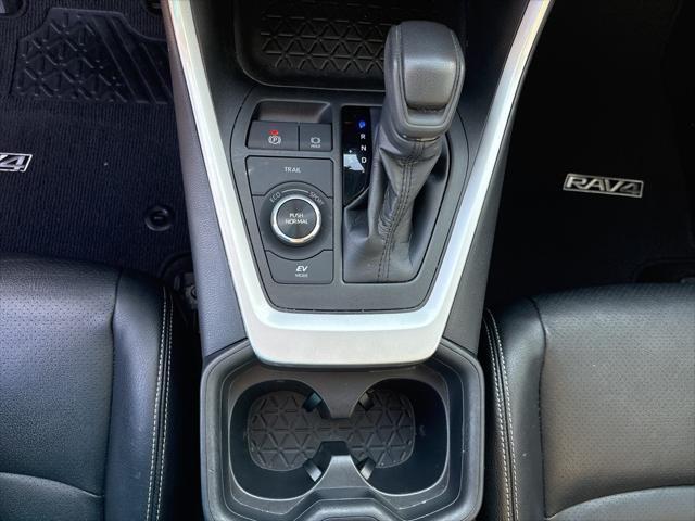 Photo of 2020 Super White Toyota RAV4 Hybrid