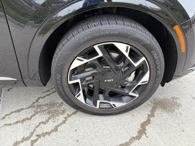 Photo of 2024 Ebony Black Kia Sportage